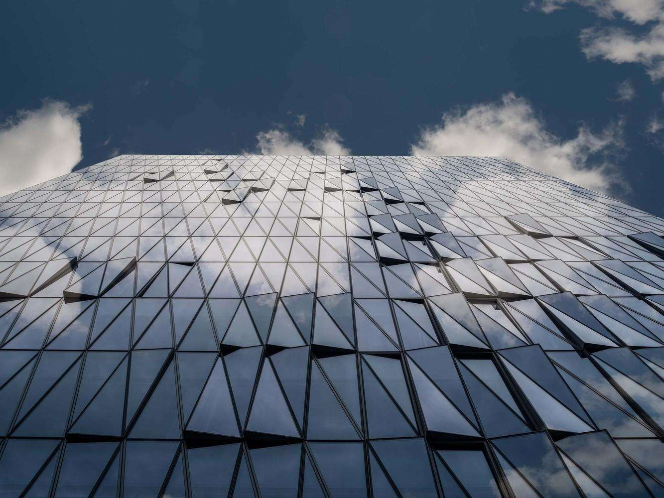 艺术造型玻璃幕墙施工安装